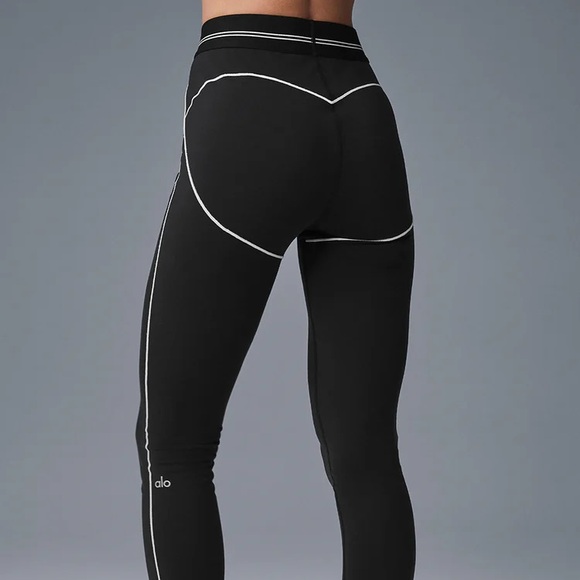 Alo heart throb workout set (both bra & leggings) - Picture 5 of 5